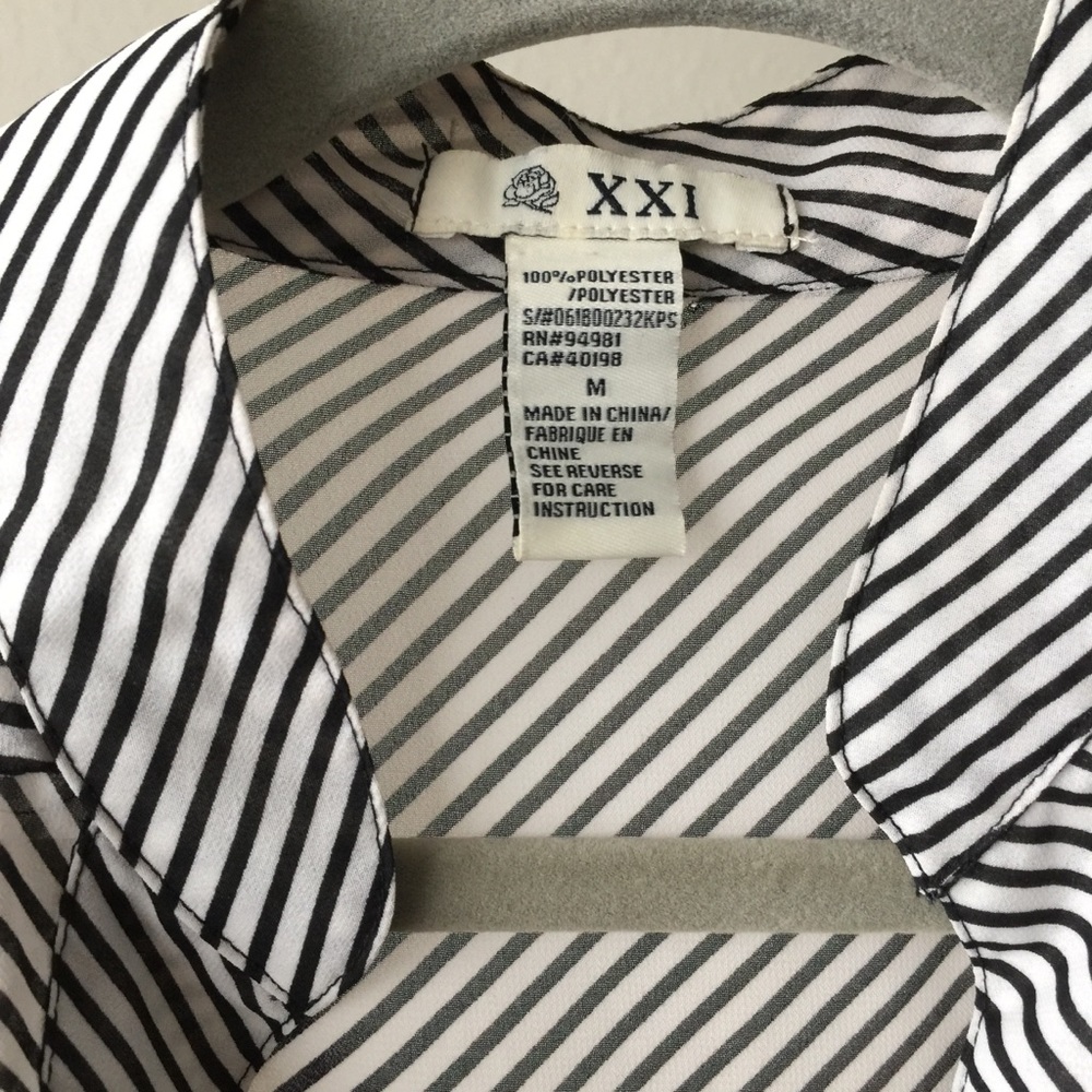 F O R E V ER 21 sheer V-neck top - Picture 3 of 8